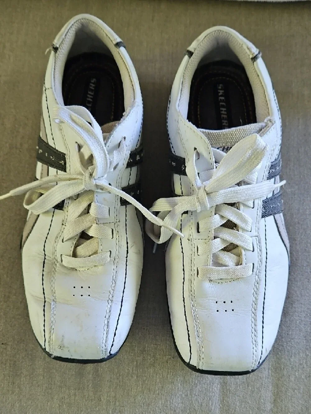 Skechers Men’s White Lace-Up Sneakers with Black Accent Stripes 8 1/2